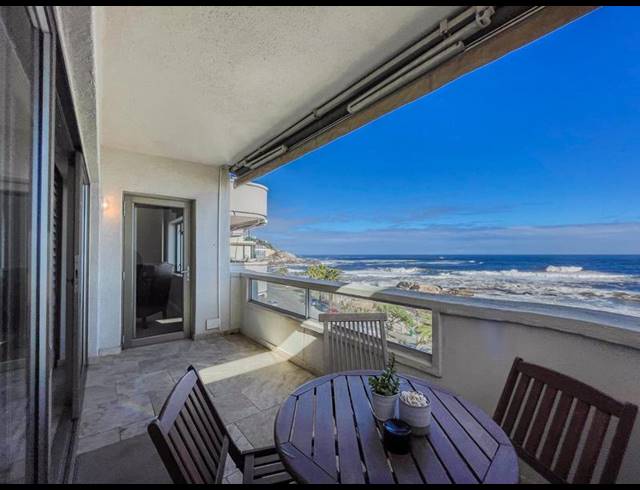 2 BEDROOM APARTMENT FOR SALE IN BANTRY BAY
